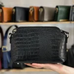کیف دوشی زنانه رزا چرم طبیعی رنگ مشکی
