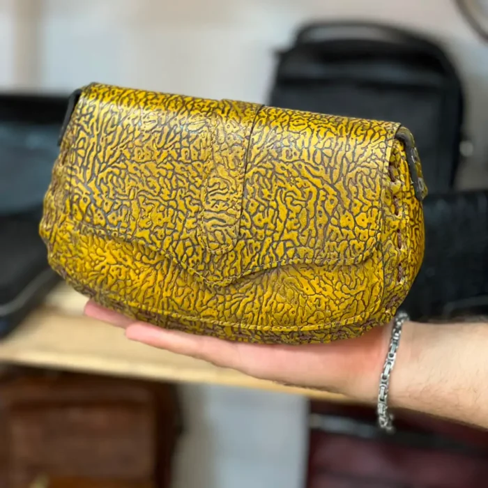 کیف دوشی چرم طبیعی درپروانه راویس