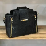 کیف زنانه چرم طبیعی تارا مشکی با یراق طلایی