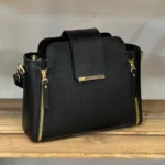 کیف زنانه چرم طبیعی تارا مشکی با یراق طلایی
